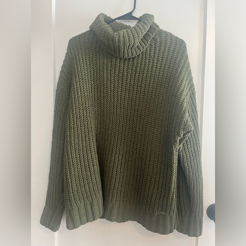 Hollister - olive green turtle neck sweater